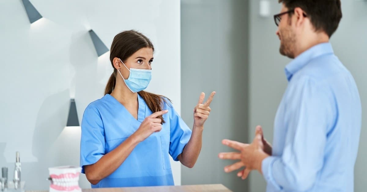 Mieux engager les patients, réduire les no-shows et augmenter les taux d’acceptation de devis : ce qui fait la différence aujourd’hui